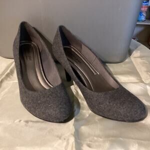 2552 NIB Comfort Plus Karmen Grey Pump Size 8